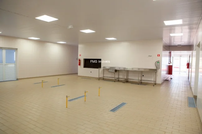 Imagem Galpão comercial de alto padrão para locação em Limeira-SP, Jardim Nova Limeira: 1 sala, 8 banheiros, 32 vagas, 7.995 m²