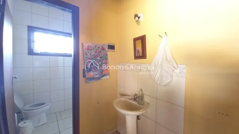 Imagem Linda casa em uma região de muito verde e tranquilidade, bolsão de chácaras perto da entrada de V...