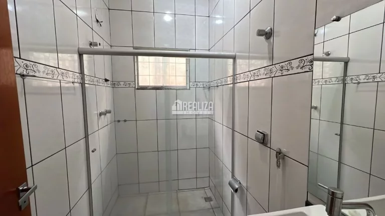 Imagem Casa padrão à venda no Jardim Nenê Gomes, Uberaba - 3 dormitórios, 1 suíte