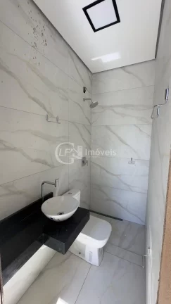 Imagem Casa à venda em Campo Grande-MS, bairro São Francisco: 3 quartos, 1 suíte, 1 sala, 2 banheiros, 2 vagas de garagem, 131,00 m² de área. Venha conferir!