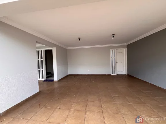 Imagem Casa à Venda no Centro de Patos de Minas – 3 Quartos, Suíte e 330m² de Conforto