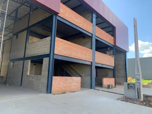 Imagem Barracão: Área do Terreno: 820,00 m² Área Construída 820 m² - Com recepção; 02 sala; 06 banh...