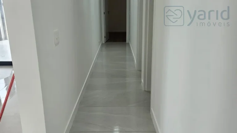 Imagem Imperdível! Sobrado de alto padrão em condomínio luxuoso no Ibi Aram 2, com 3 suítes, 4 vagas e 195m². Confira já!
