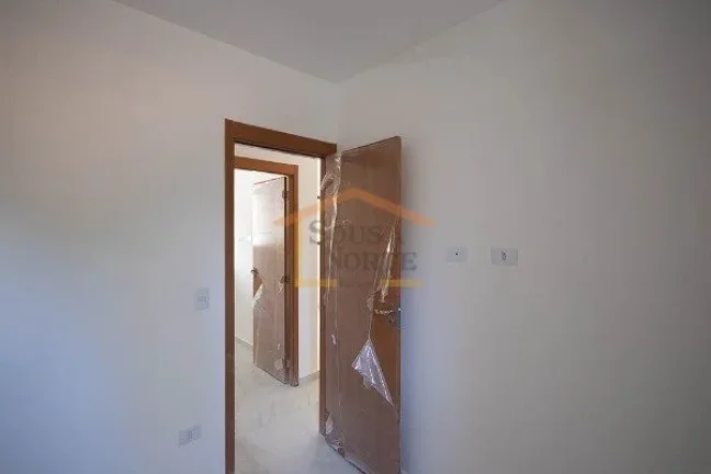Imagem Apartamento com 35m², dispõe de 2 dormitórios, 1 banheiro, sala dois ambientes, cozinha com gabin...
