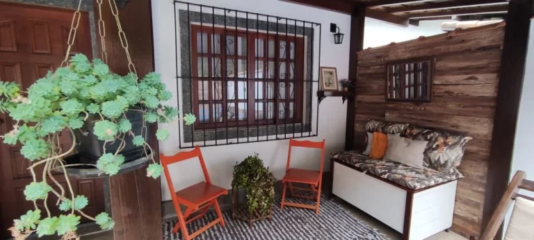 Imagem Encantadora Casa com 3 Dormitórios em Albuquerque - Oportunidade Imperdível por R$ 510.000