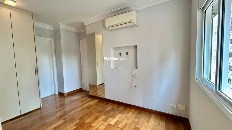 Imagem Apartamento para locação em Moema com 2 quartos, 1 suíte e 2 vagas de garagem