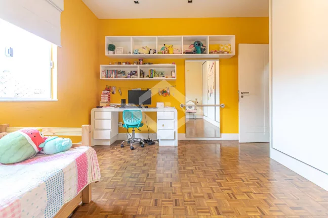 Imagem Casa Triplex de 4 Quartos para Venda no Humaitá com 595 m²