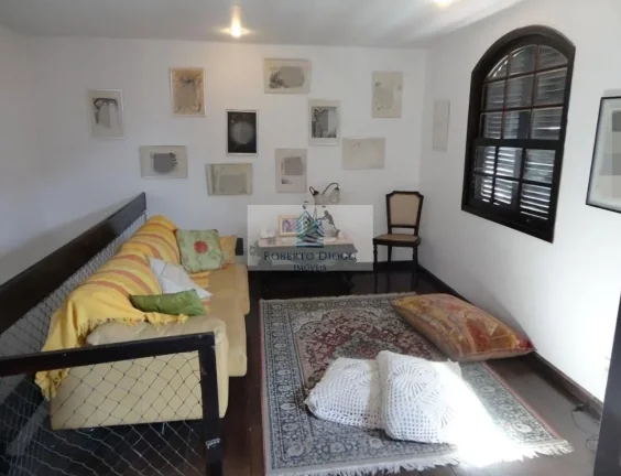 Imagem Casa de luxo em condomínio no Santa Rosa, Niterói-RJ: 4 quartos, 1 suíte, 2 banheiros, 2 vagas de garagem, 450m²