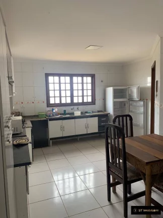 Imagem Oportunidade de Chácara P/ Locação em Atibaia Fácil acesso $2.500,00 !!