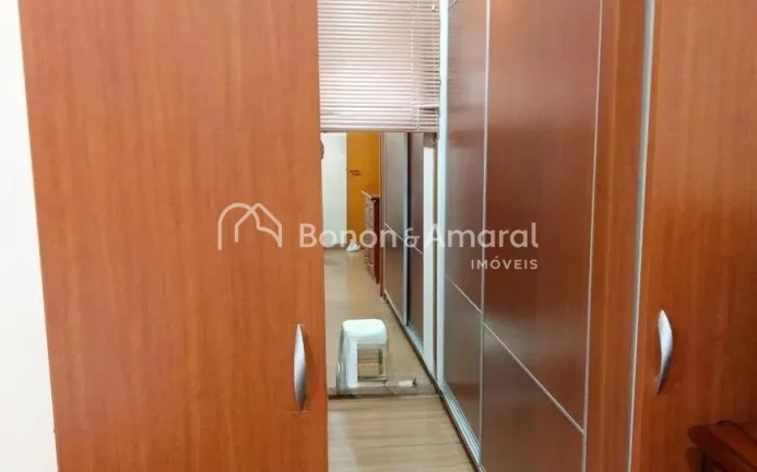 Imagem Linda e espaçosa casa com área construída de 321 m². A residência possui living para 3 ambiente...