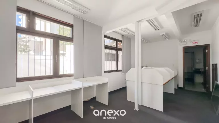 Imagem Casa comercial ampla para locação em Blumenau – 246m², 6 salas e vagas de garagem