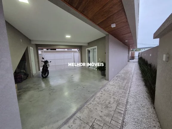 Imagem Casa Nova á Venda com 03 Dormitórios sendo 01 Suíte Localizado no Centro de Camboriú - SC