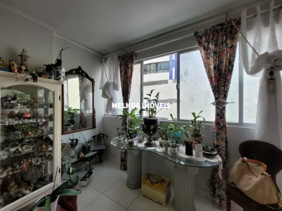 Imagem Apartamento á venda no Edifício Alfa Centauro localizado na Quadra Mar no centro de Balneário Camboriú.