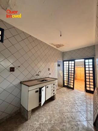 Imagem Casa à venda em Ribeirão Preto-SP, Jardim Diva Tarlá de Carvalho: 2 quartos, 1 sala, 1 banheiro, 2 vagas, 80m²!