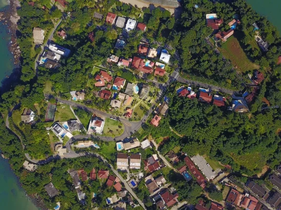 Imagem LINDO TERRENO EM CONDOMINIO FECHADO COM SEGURANÇA E VISTA PARA MAR...