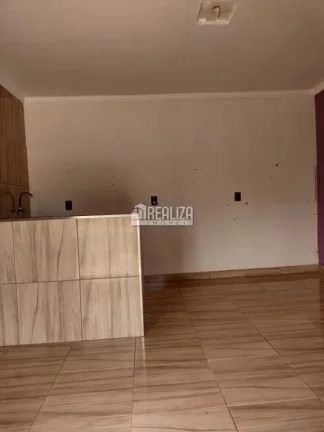 Imagem Casa residêncial com ponto comercial à venda no Residencial Morumbi em Uberaba | 2 dormitórios, churrasqueira e garagem