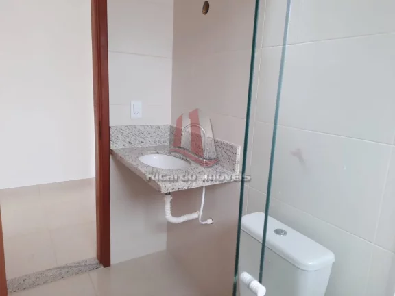 Imagem Casa Independente Linear c/ 100 m² à Venda na Vila do Peró