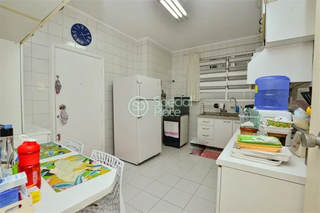 Imagem Lindo apartamento com 113m2, 2 dormitórios e 1 vaga na garagem. Living para dois ambientes, piso em...
