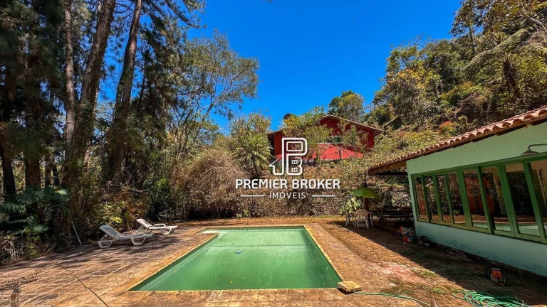 Imagem Casa com 4 dormitórios à venda, 230 m² por R$ 690.000,00 - Zona Rural - Teresópolis/RJ