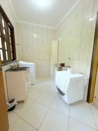 Imagem Casa com 3 dormitórios sendo1 suíte piscina e 2 vagas - Praia de Taquaras, Balneário Camboriú/SC