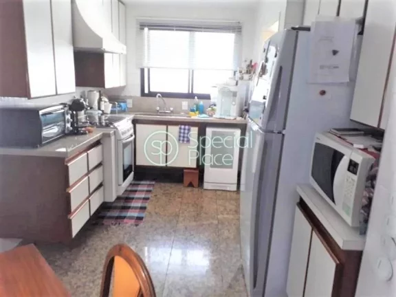 Imagem Apartamento Duplex Primeiro Piso - Amplo living com lareira e terraço, sala de jantar, sala de tv, ...