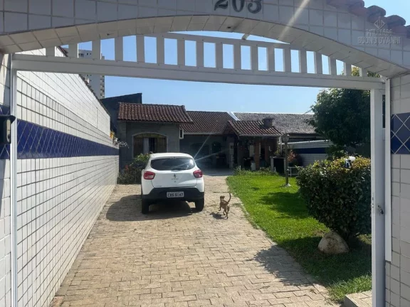 Imagem BELISSIMA CASA NO CANTO DO FORTE A 700M DA PRAIA!