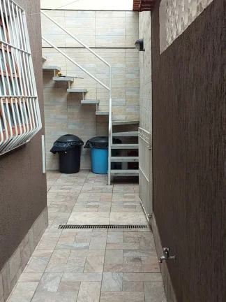 Imagem Sobrado a venda com 3 dorms sendo 1 suíte - Vila Arriete