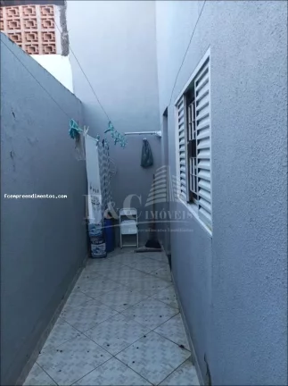 Imagem Casa para Venda em Limeira, Jardim Ipanema, 2 dormitórios, 1 banheiro, 3 vagas