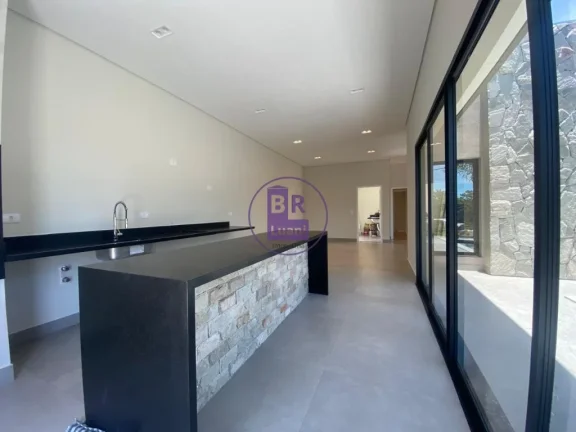 Imagem Linda casa térrea em condomínio fechado.