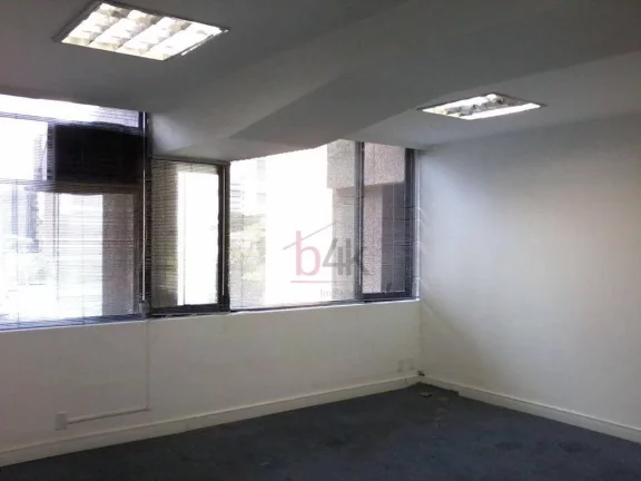 Imagem Sala Comercial de 212m² com 3 Vagas para Alugar na Berrini