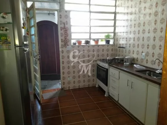 Imagem Casa avarandada com cômodos amplos