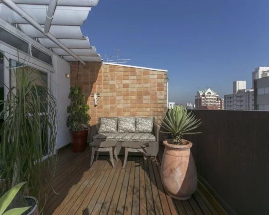 Imagem Cobertura triplex fantástica. Piso inferior: living, terraço, 02 dormitórios com armários, banhe...