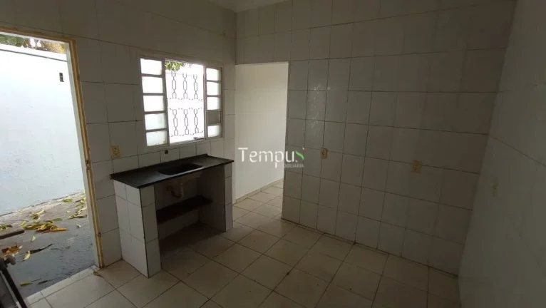 Imagem Casa Padrão, Casa com 2 dormitórios + 3 barracões à venda, 300 m² por R$ 450.000 - Cidade Livre - Aparecida de Goiânia/GO