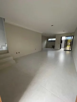 Imagem Sobrado com 3 dormitórios e 2 vagas de garagem | Palhoça/SC