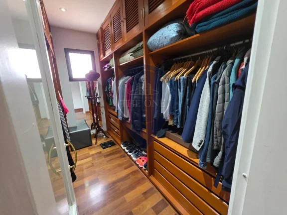 Imagem Imóvel de luxo na Vila Mariana: Apartamento de 4 suítes, 5 banheiros e 4 vagas de garagem em São Paulo-SP.