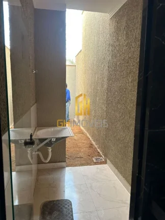 Imagem CA1727Linda casa nova com 2 quartos sendo 1 suíte no setor Residencial Della PennaA casa possui - 2...
