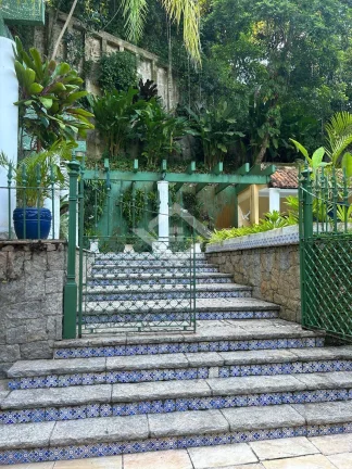 Imagem Casa Duplex de 4 Quartos para Venda na Gávea com 657 m²