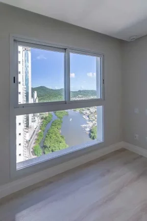 Imagem Apartamento com 4 suítes, 4 vagas de garagem no Centro de Balneário Camboriú
