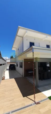 Imagem Luxo e Conforto: Casa de Alto Padrão à Venda no Jardim Britânia, Caraguatatub