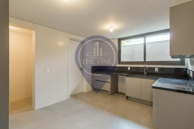 Imagem Luxuosa casa à venda em São Paulo-SP, Alto de Pinheiros: 4 quartos, 4 suítes, 5 banheiros, 6 vagas, 371 m². Imperdível!