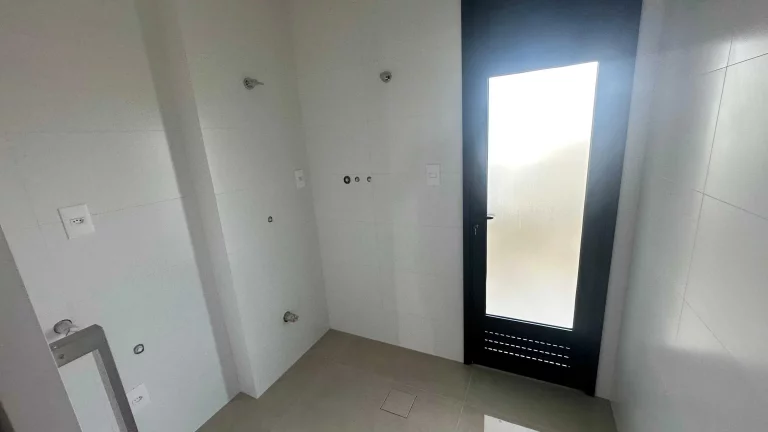 Imagem Apartamento com 4 dormitórios sendo 2 suítes e 1 vaga de garagem em São José/SC