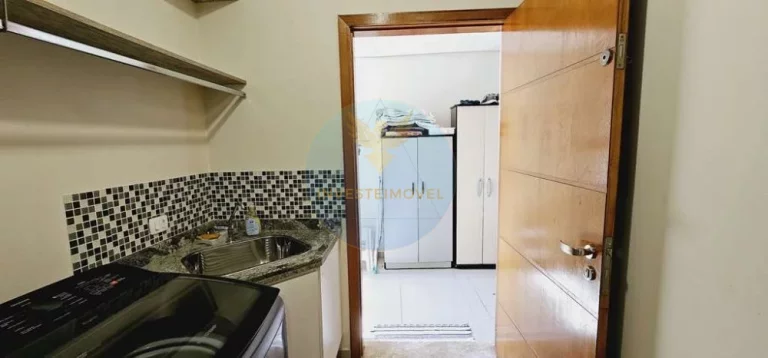 Imagem Casa em Condomínio a Venda no bairro Granja Viana - Carapicuíba, SP