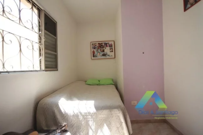 Imagem CASA COM 3 DORMTS 180 MTS EXCELENTE LOCALIZAÇÃO !!!