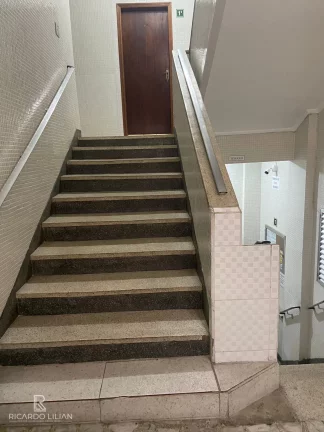 Imagem Apartamento no Canto do Forte a 3 quadras da praia - 1 dormitorio e uma vaga - A VENDA!!!