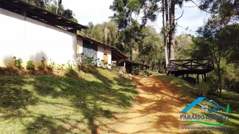 Imagem Paraíso Rural na Serra da Mantiqueira: Rancho com Vista Deslumbrante.