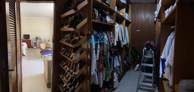 Imagem Casa a Venda em Carapicuíba no Centro 5 quartos