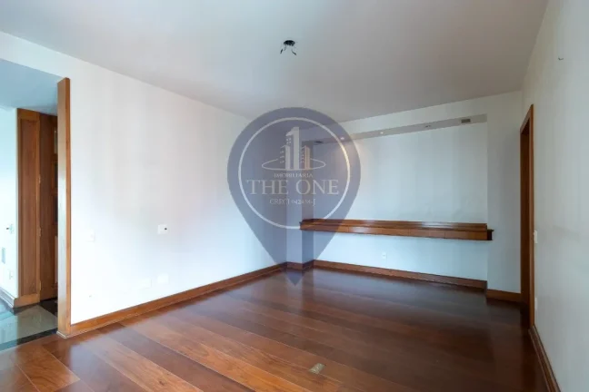 Imagem Apartamento de luxo em Moema: 3 quartos, 3 suítes, 2 salas, 5 banheiros, 4 vagas de garagem e 325m² de área. Aproveite!