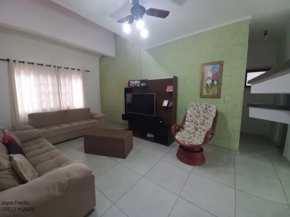 Imagem Casa com 6 dormitórios e a 600m da praia. A venda em Peruíbe
