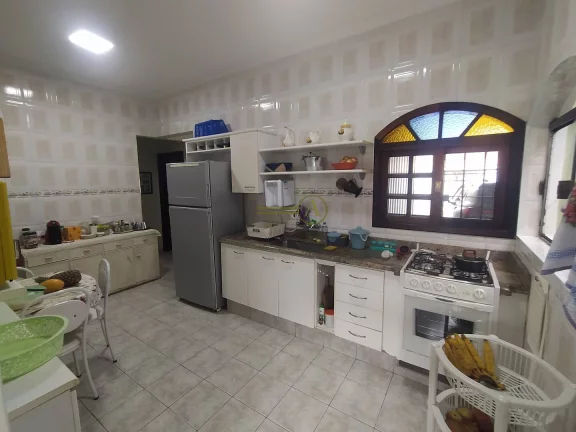 Imagem Casa com 3 dorms (2 suítes) a 700m da Praia à venda em Peruíbe