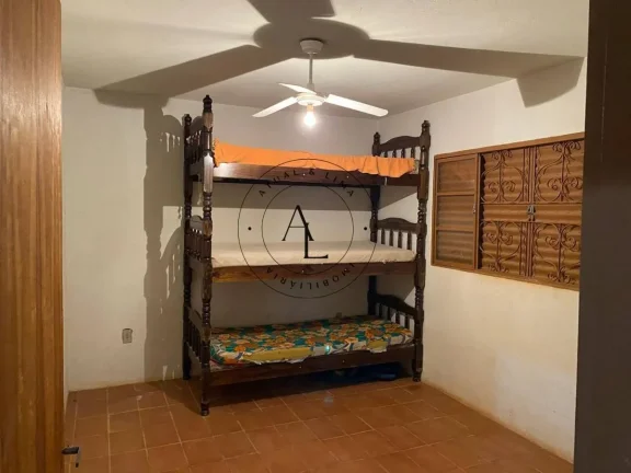 Imagem Chácara Encantadora com 2 Dormitórios, Piscina e Ampla Área Verde